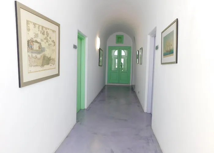 Caldera Colors Fira (Santorini)